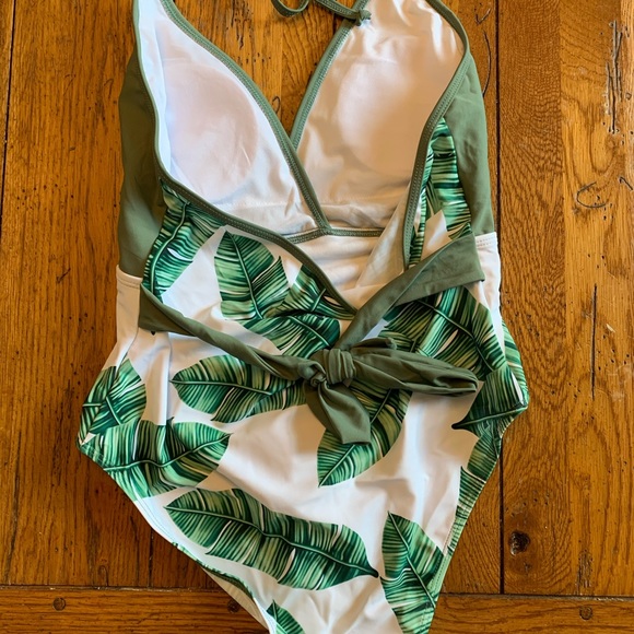 Bathing suit - Picture 2 of 3